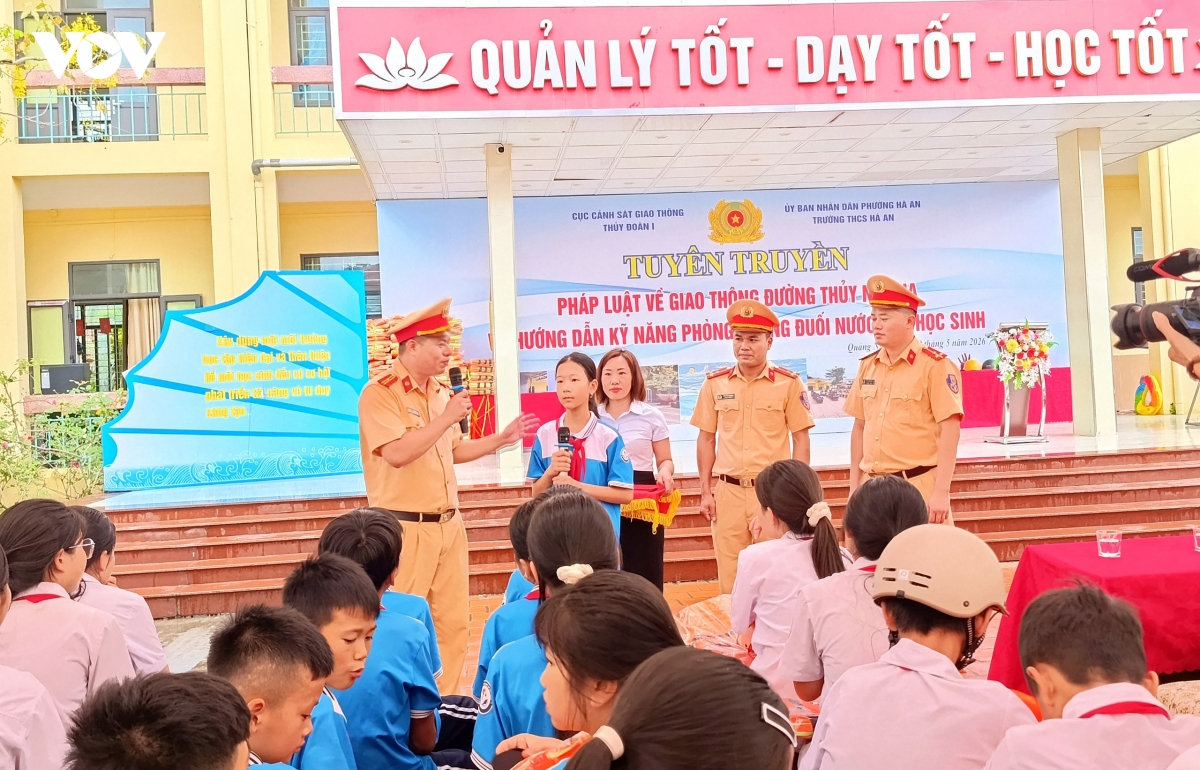 hon 1.300 hoc sinh duoc trang bi ky nang phong, chong duoi nuoc truoc mua he hinh anh 2