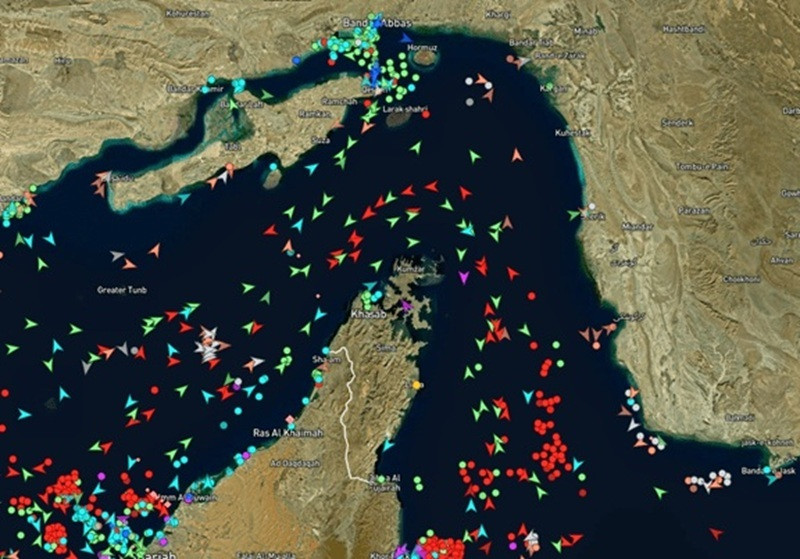 Lưu lượng giao thông tàu thuyền hiện tại trong eo biển Hormuz. Ảnh Marine Vessel Traffic