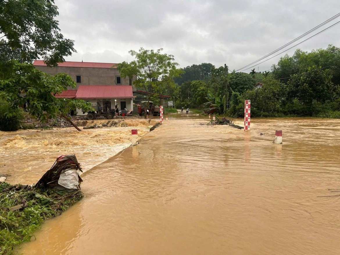 mưa lớn gây ngập lụt nghiêm trọng ở vùng cao bắc ninh, nhiều thôn bản bị cô lập hình ảnh 2 mua lon gay ngap lut nghiem trong o vung cao bac ninh, nhieu thon ban bi co lap hinh anh 2