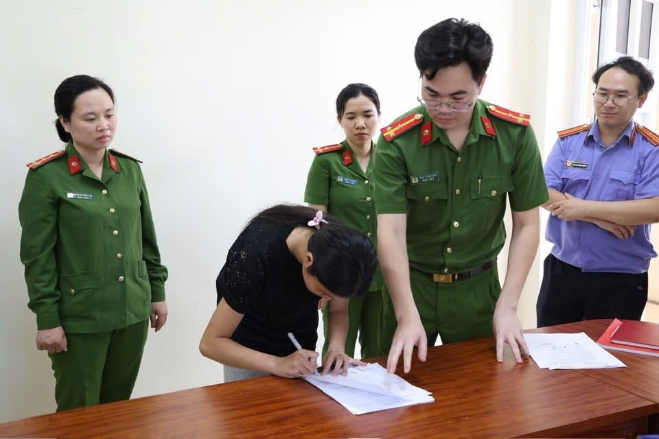 khởi tố 2 nữ sinh đánh hội đồng tại trường nghề ở phú thọ hình ảnh 2 khoi to 2 nu sinh danh hoi dong tai truong nghe o phu tho hinh anh 2