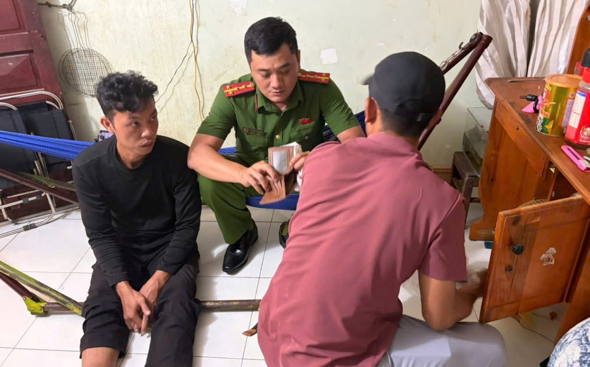 biên phòng Đắk lắk bắt 5 đối tượng tàng trữ, mua bán trái phép ma túy ở cảng cá hình ảnh 2 bien phong Dak lak bat 5 doi tuong tang tru, mua ban trai phep ma tuy o cang ca hinh anh 2