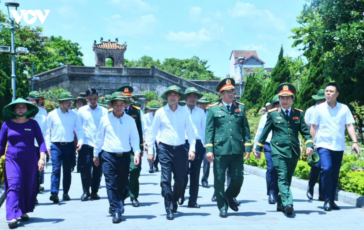 thu tuong le minh hung dang huong tai cac khu di tich lich su tinh quang tri hinh anh 4