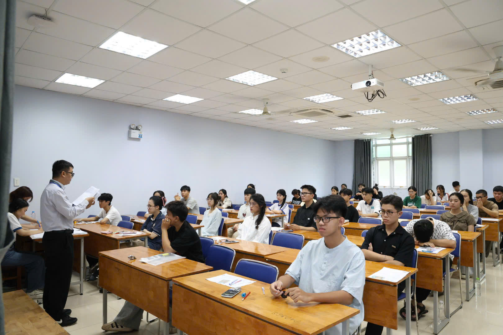 Thí sinh tham gia kỳ thi đánh giá năng lực đợt 2 tại điểm thi Trường Đại học Công nghệ Thông tin. (Ảnh: ĐHQG TP.HCM)
