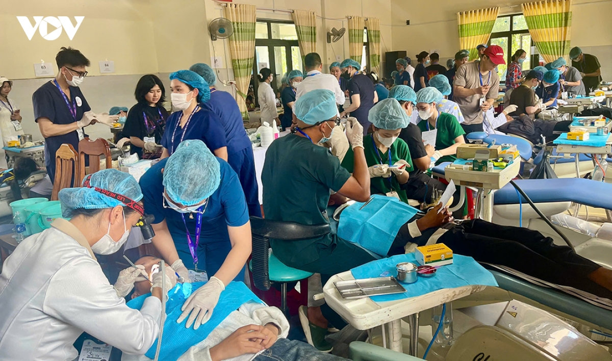 khám sức khỏe răng miệng miễn phí cho học sinh tại xã miền núi Đà nẵng hình ảnh 2 kham suc khoe rang mieng mien phi cho hoc sinh tai xa mien nui Da nang hinh anh 2