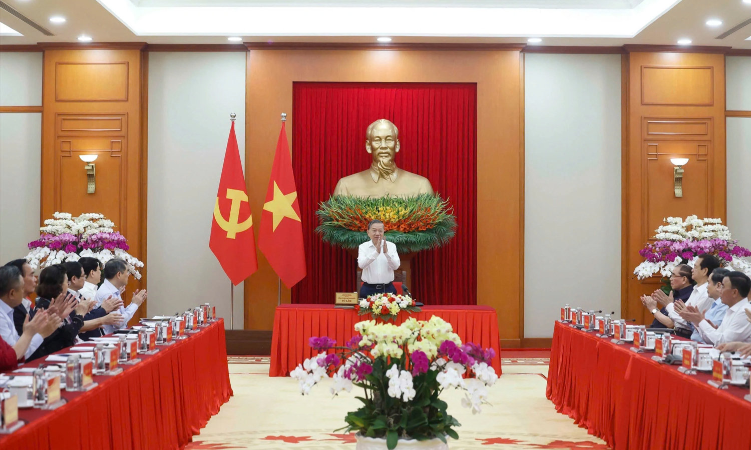Quang cảnh phiên họp. (Ảnh: TTXVN)