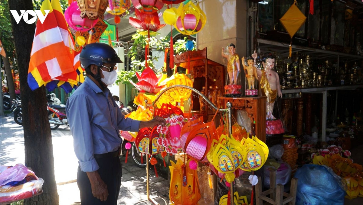 Đại lễ phật đản tại huế hướng về cộng đồng, giúp đỡ người nghèo hình ảnh 2 Dai le phat dan tai hue huong ve cong dong, giup do nguoi ngheo hinh anh 2
