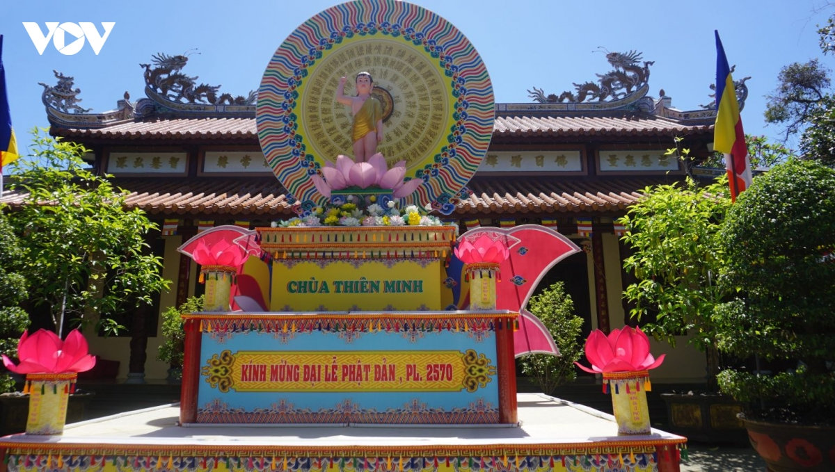 Đại lễ phật đản tại huế hướng về cộng đồng, giúp đỡ người nghèo hình ảnh 1 Dai le phat dan tai hue huong ve cong dong, giup do nguoi ngheo hinh anh 1