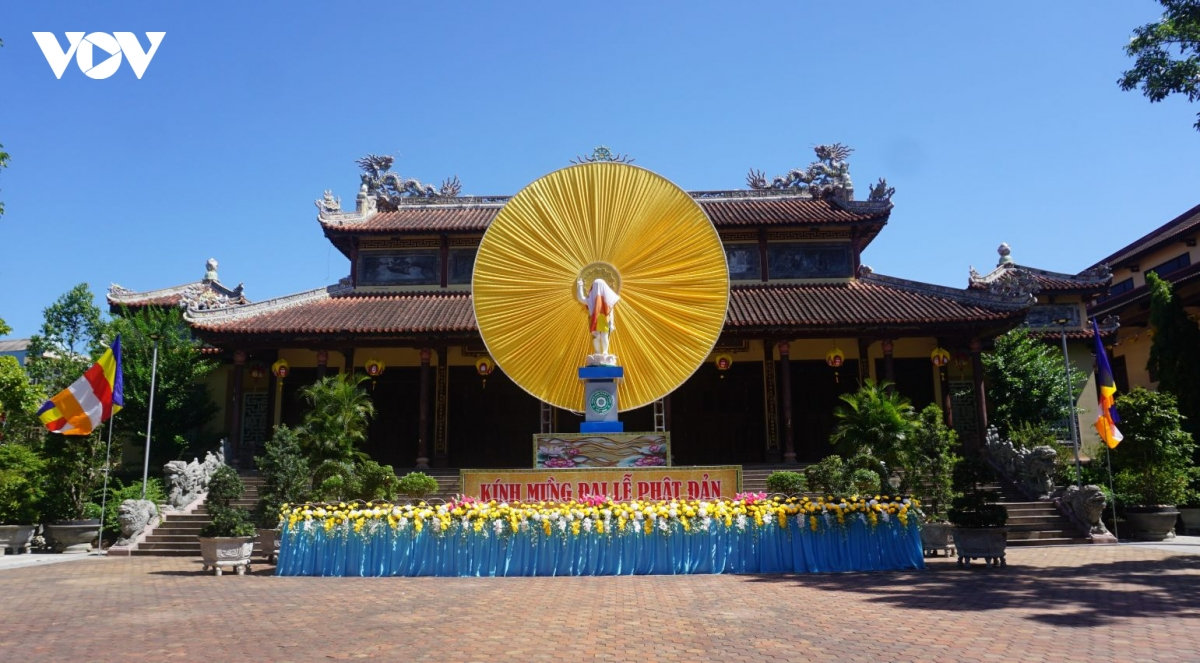 Đại lễ phật đản tại huế hướng về cộng đồng, giúp đỡ người nghèo hình ảnh 4 Dai le phat dan tai hue huong ve cong dong, giup do nguoi ngheo hinh anh 4
