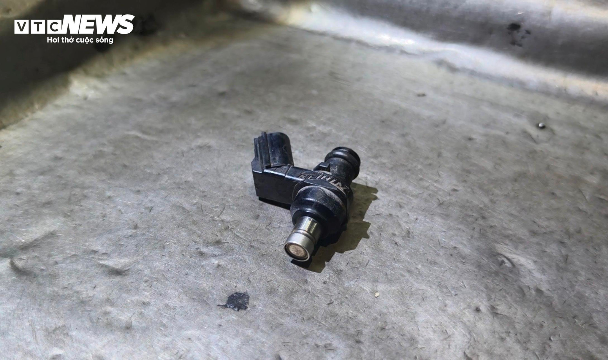 Xăng E10 bị nghi ngờ làm xe chết máy, thợ sửa chữa chỉ ra nguyên nhân bất ngờ - 4