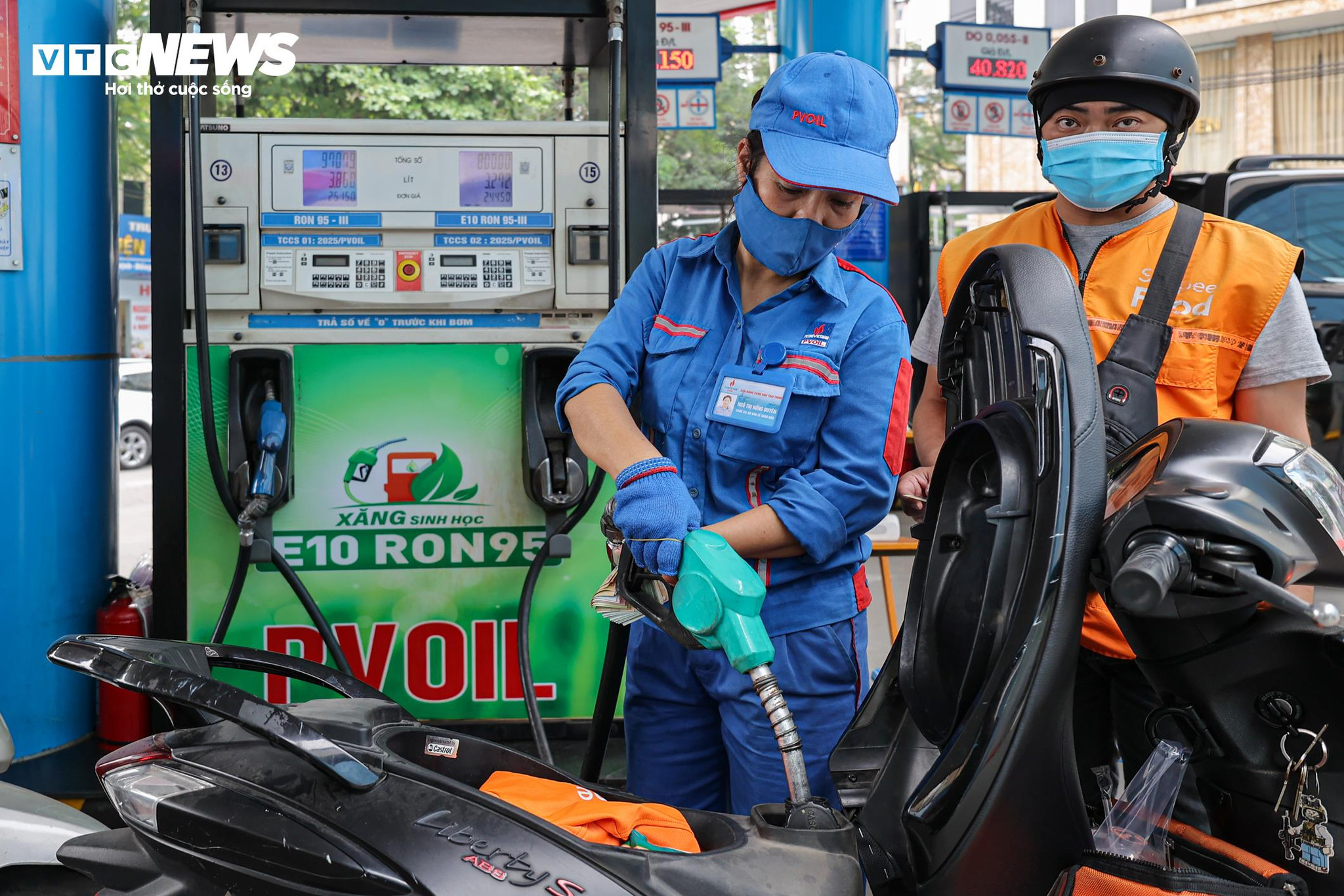 Xăng E10 được bán rộng rãi trong thời gian qua. (Ảnh: Minh Đức)