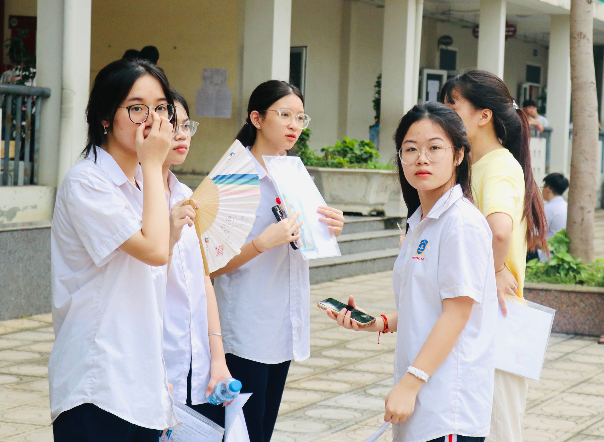 Sáng nay 30/5, hơn 99,6% thí sinh dự thi môn Ngữ văn vào lớp 10 Hà Nội. (Ảnh: Lệ Thu)