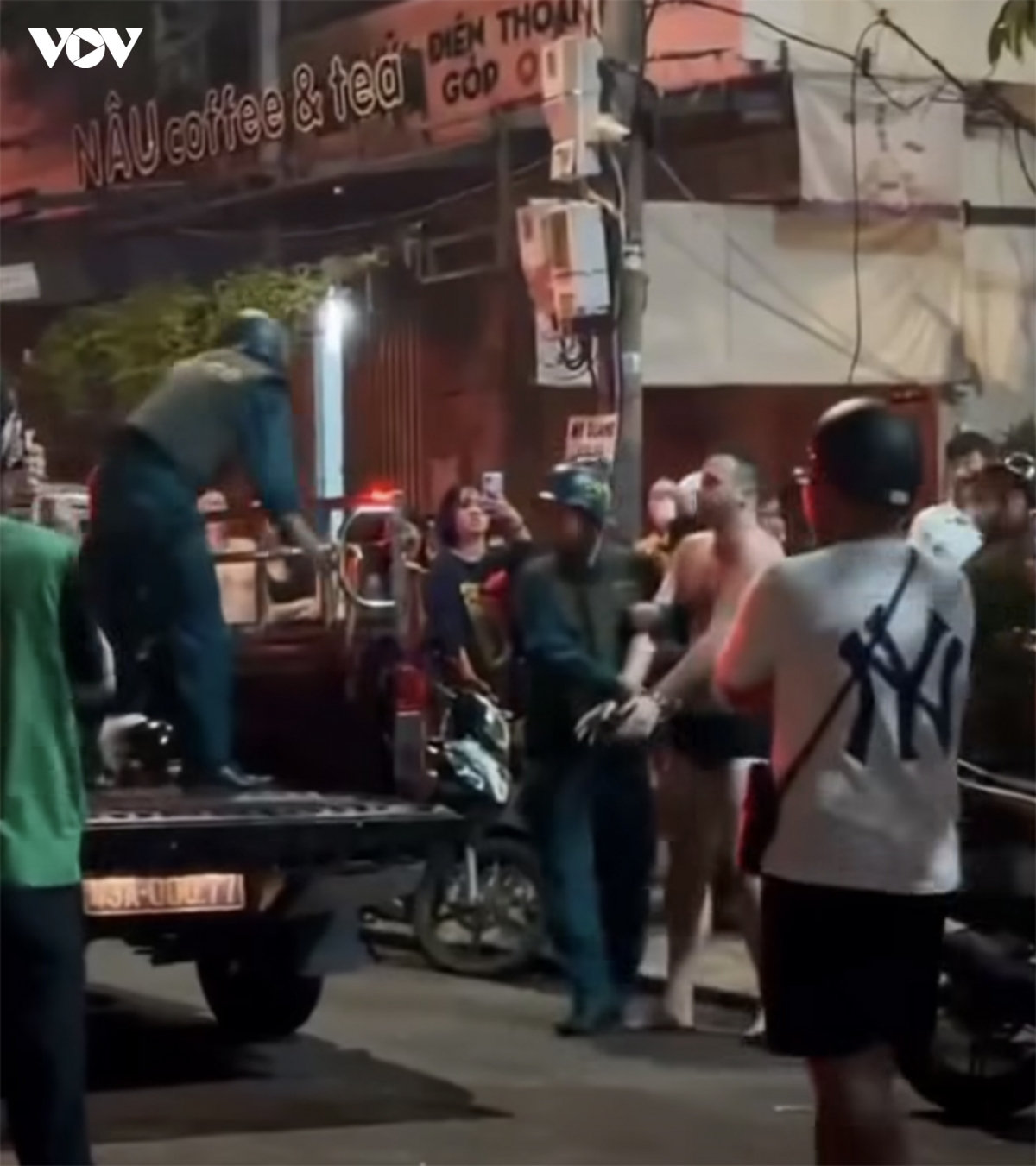 lam ro hanh vi khach nuoc ngoai dap pha quan ca phe o Da nang hinh anh 1