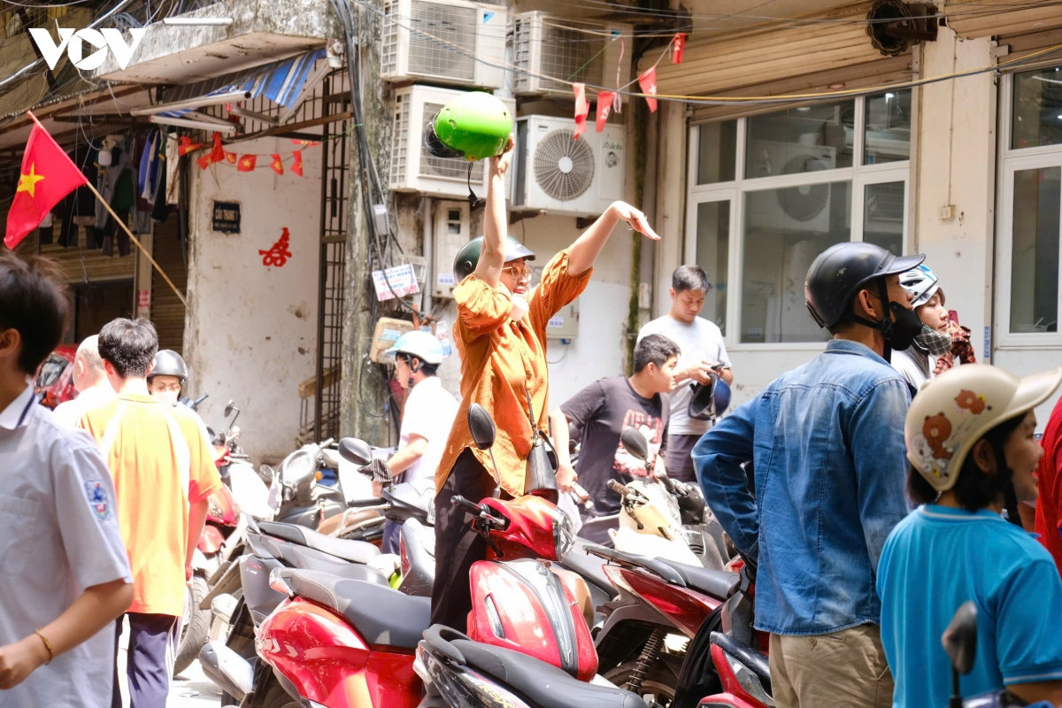 tuyen sinh lop 10 o ha noi nhung cam xuc dac biet sau mon thi ngu van hinh anh 4