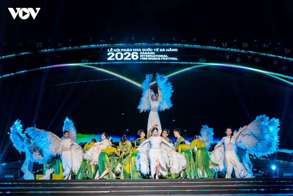 khai mac le hoi phao hoa quoc te Da nang 2026 nhieu khach san kin phong hinh anh 3