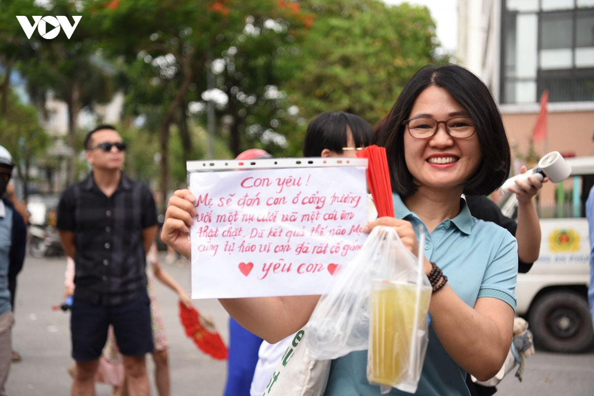 tuyen sinh lop 10 o ha noi nhung cam xuc dac biet sau mon thi ngu van hinh anh 7