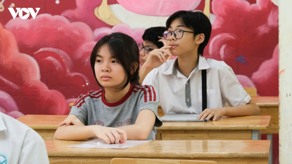 gần 125.000 thí sinh hà nội bước vào ngày thi đầu tiên kỳ thi lớp 10 hình ảnh 1 gan 125.000 thi sinh ha noi buoc vao ngay thi dau tien ky thi lop 10 hinh anh 1