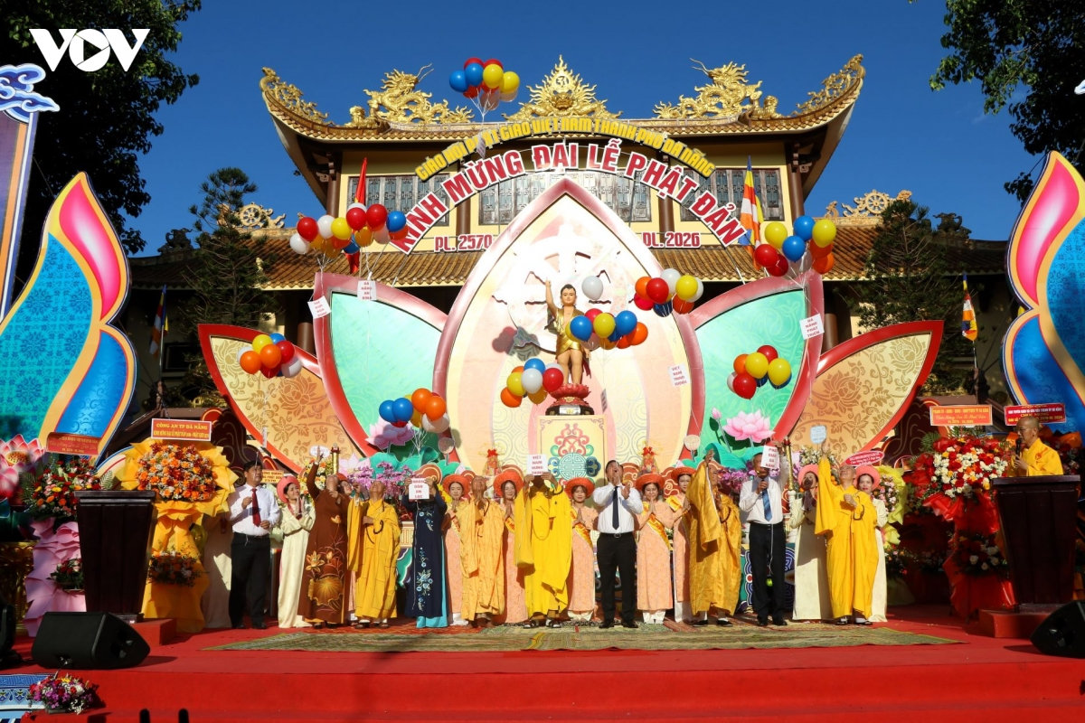 trang nghiêm Đại lễ phật đản phật lịch 2570 tại Đà nẵng hình ảnh 9 trang nghiem Dai le phat dan phat lich 2570 tai Da nang hinh anh 9