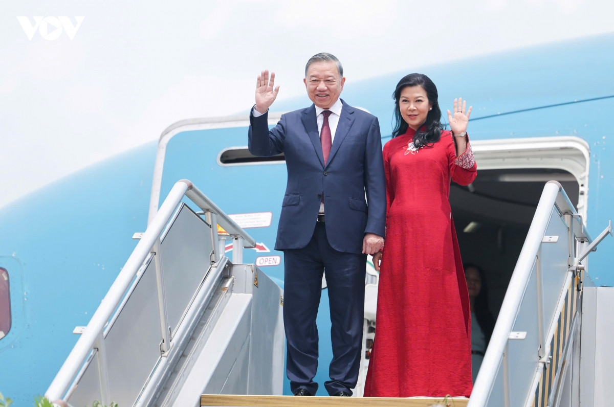 tổng bí thư, chủ tịch nước tô lâm và phu nhân tới manila bắt đầu thăm cấp nhà nước philippines hình ảnh 1 tong bi thu, chu tich nuoc to lam va phu nhan toi manila bat dau tham cap nha nuoc philippines hinh anh 1