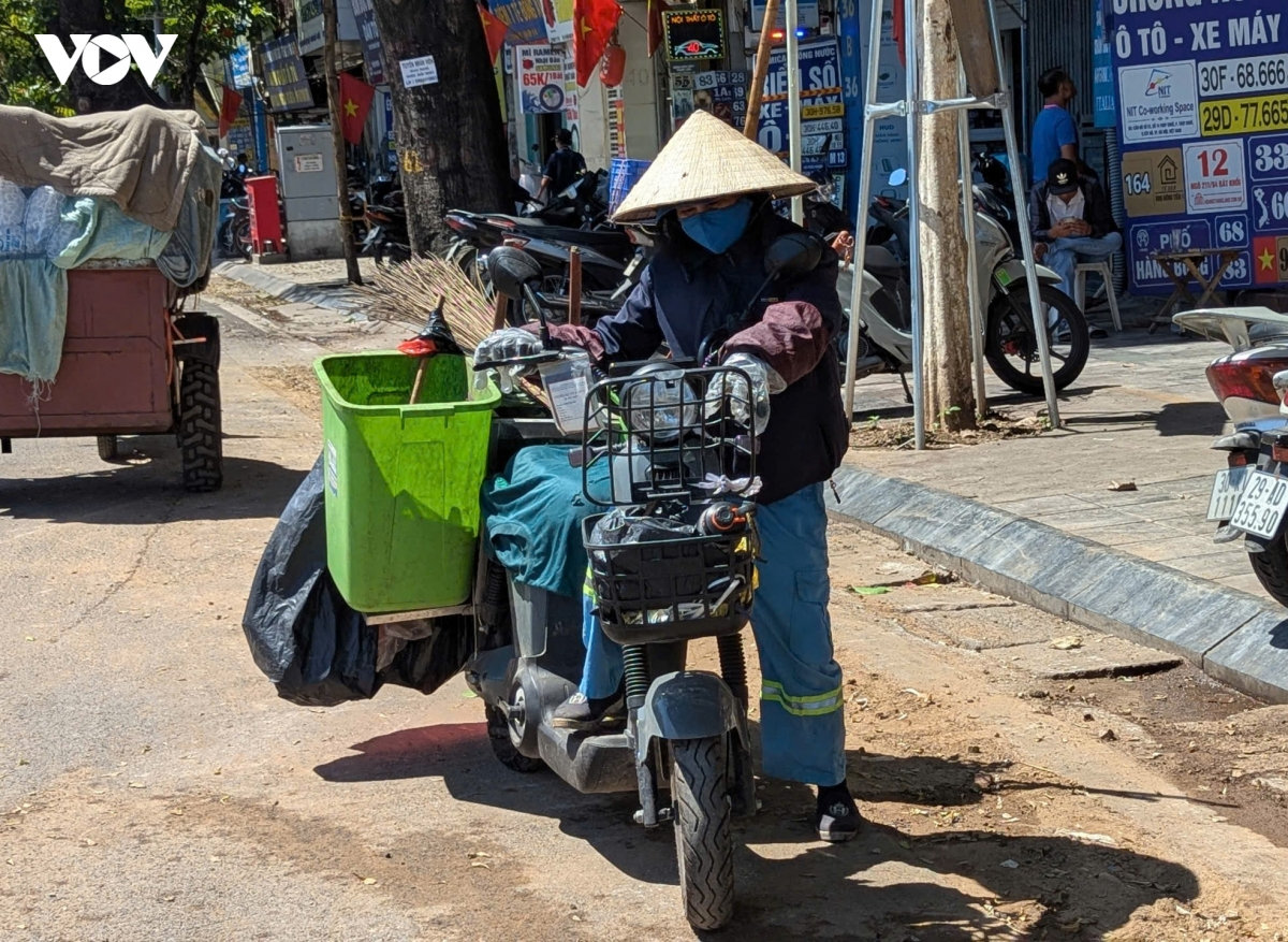 trung bộ nắng như đổ lửa vượt 39 độ, hà nội và Đông bắc bộ nắng gay gắt hình ảnh 1 trung bo nang nhu do lua vuot 39 do, ha noi va Dong bac bo nang gay gat hinh anh 1