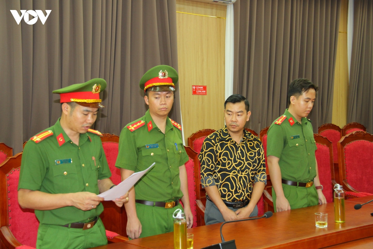 lao cai khoi to them 2 bi can trong vu lan can ke song hong gay do hinh anh 2