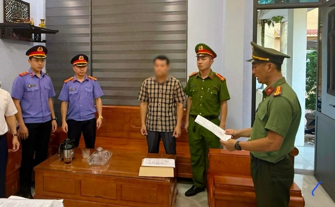 bat hieu truong truong tieu hoc o quang tri de dieu tra toi nhan hoi lo hinh anh 1