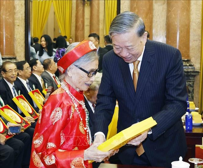 tong bi thu, chu tich nuoc nguoi cao tuoi la lop nguoi co kinh nghiem va uy tin hinh anh 2