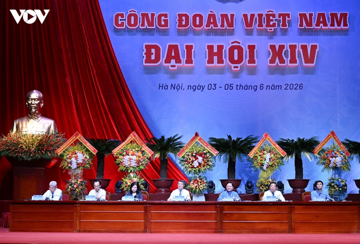 thu tuong le minh hung trao doi, thao luan voi dai bieu du Dai hoi cong doan hinh anh 2