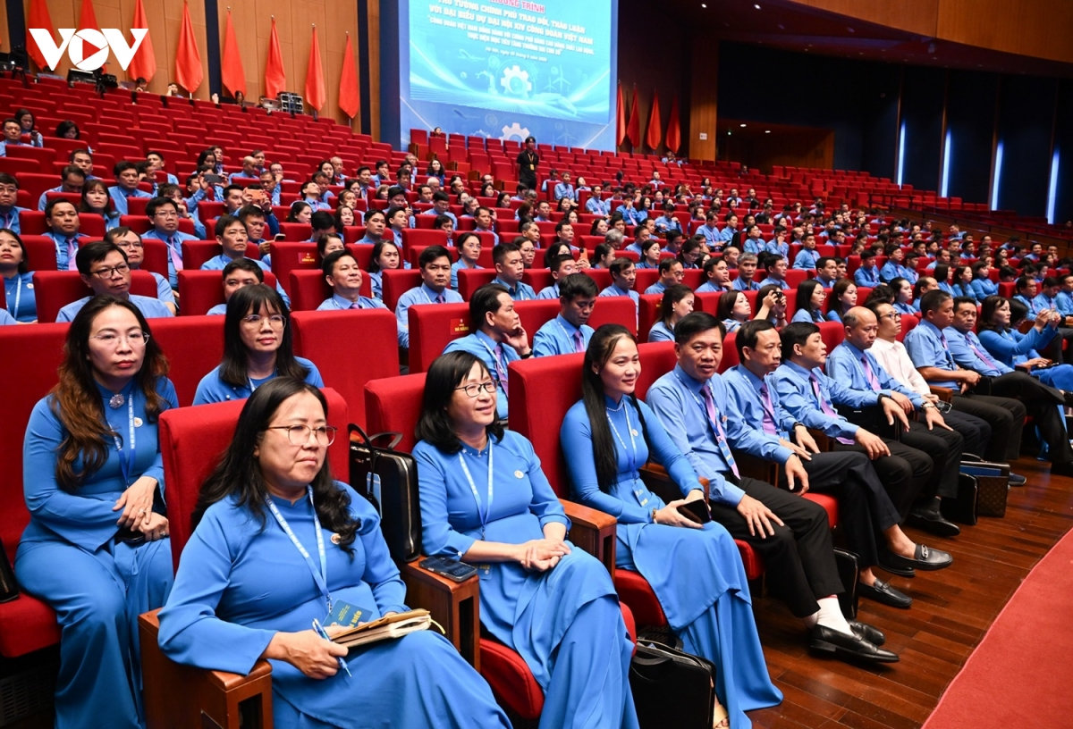thu tuong le minh hung trao doi, thao luan voi dai bieu du Dai hoi cong doan hinh anh 3