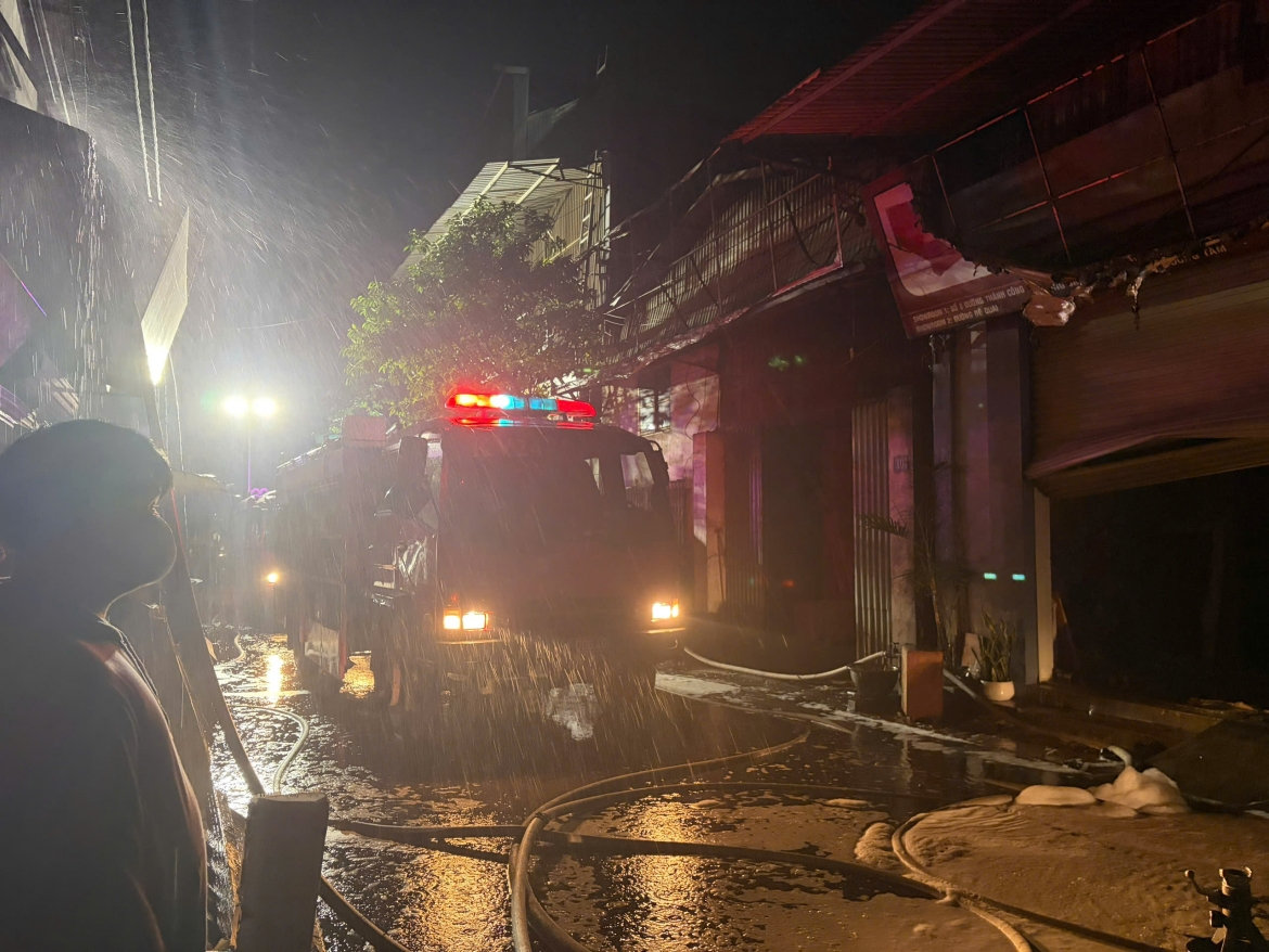 chay ngun ngut xuong go tai lang nghe lien ha, ha noi hinh anh 4