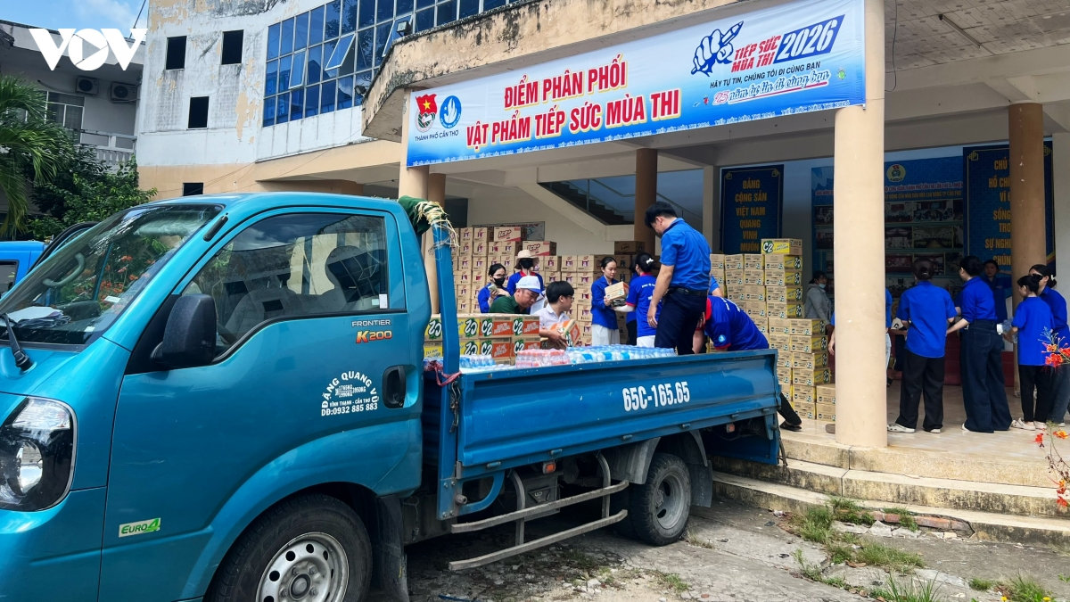 hang nghin tinh nguyen vien tham gia chuong trinh tiep suc mua thi hinh anh 3