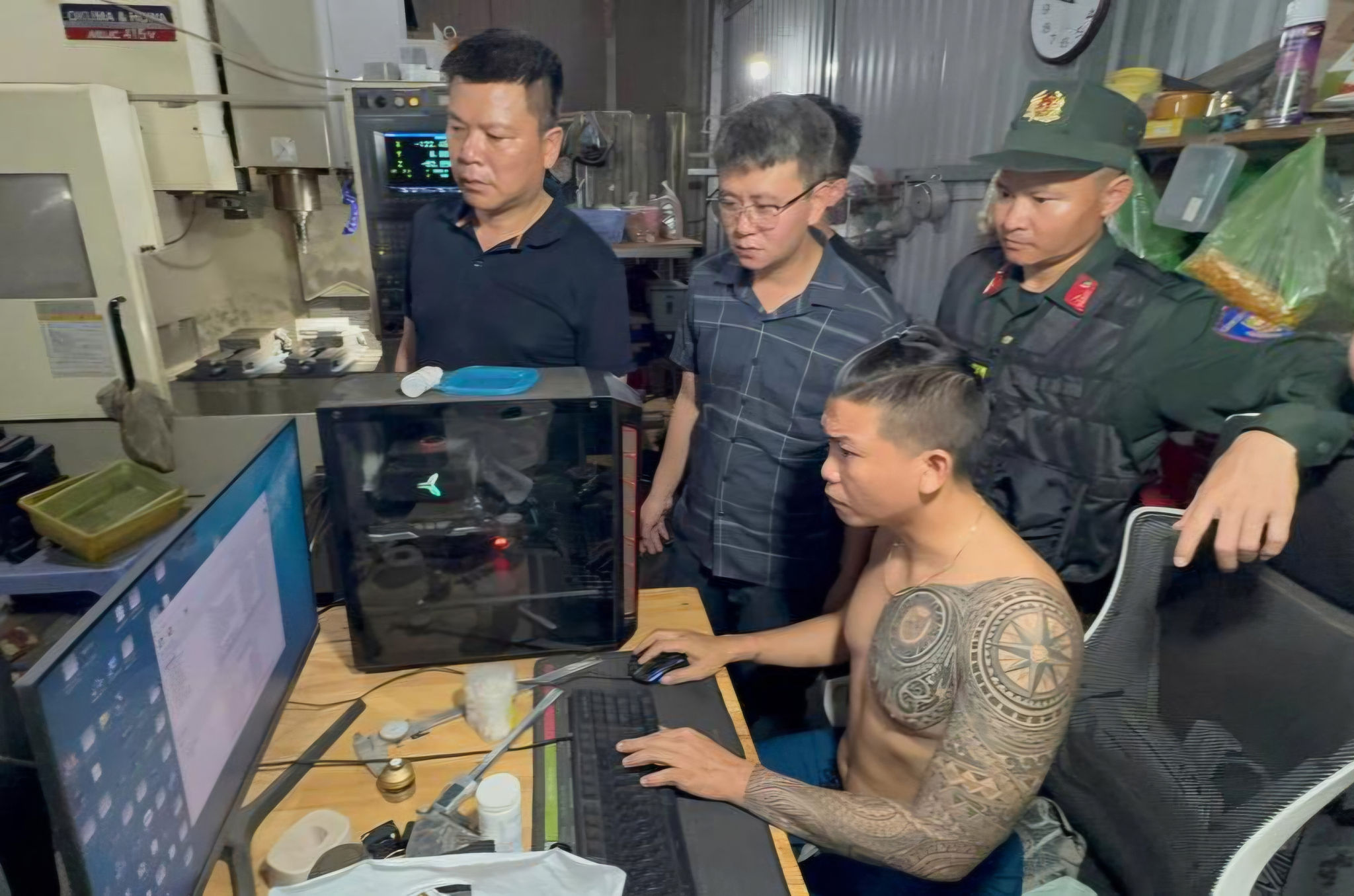 Vũ Mạnh Quyết (TP Đồng Nai) thuê mặt bằng, đầu tư hệ thống máy phay CNC, máy tiện CNC để tổ chức sản xuất các bộ phận, linh kiện cấu thành súng hơi nén PCP.