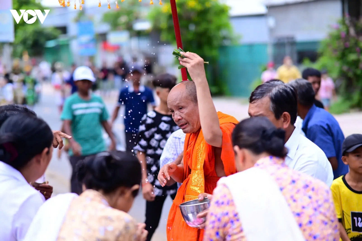 Doc dao le cau an bun komsan sroc cua dong bao khmer o vinh long hinh anh 7