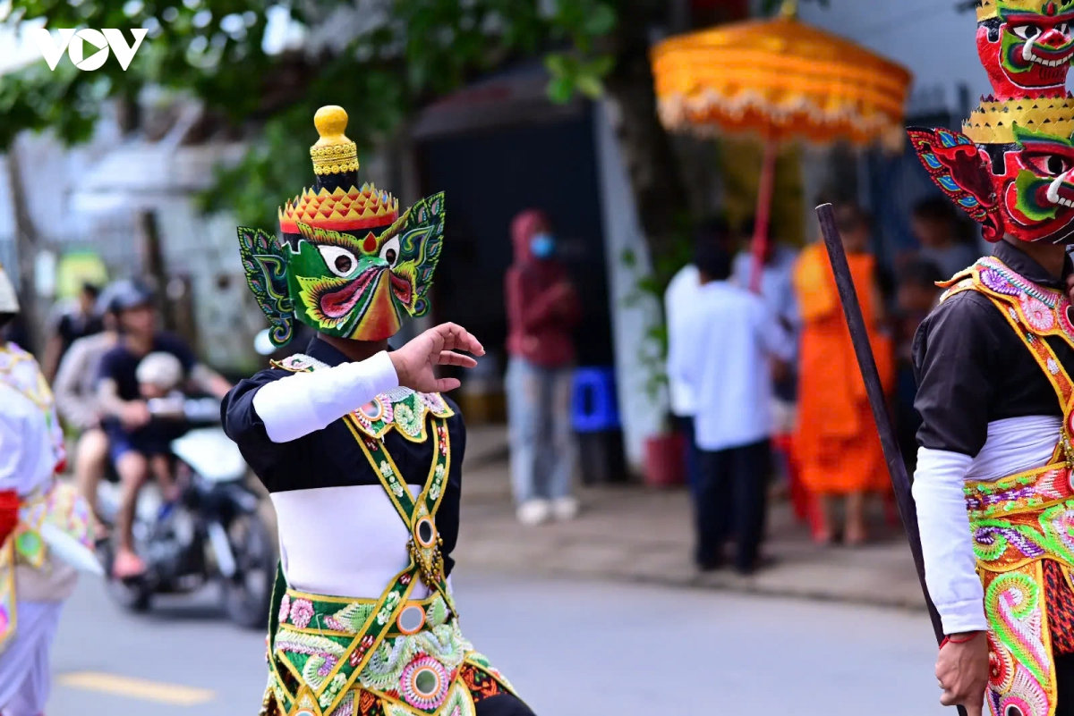 Doc dao le cau an bun komsan sroc cua dong bao khmer o vinh long hinh anh 6
