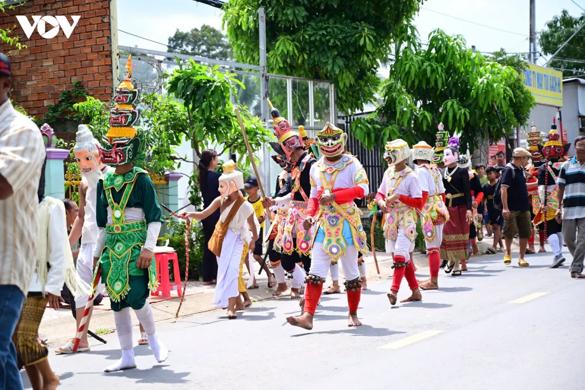 Doc dao le cau an bun komsan sroc cua dong bao khmer o vinh long hinh anh 5