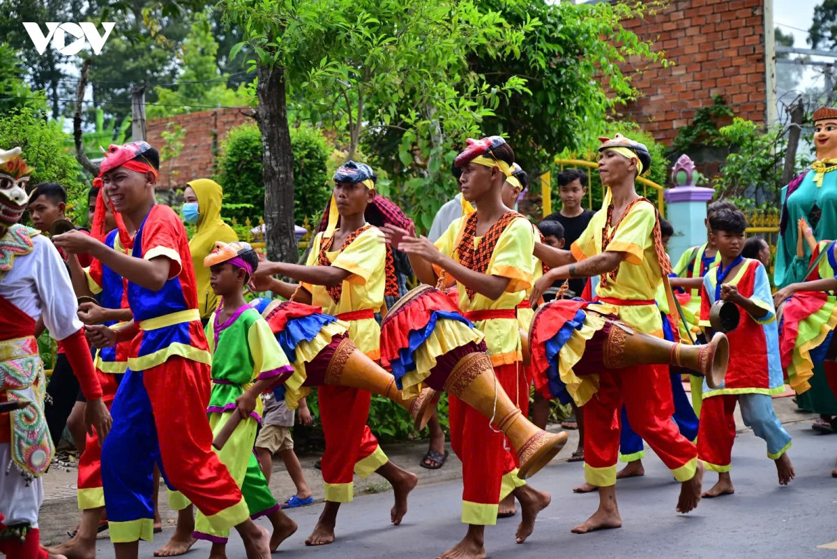 Doc dao le cau an bun komsan sroc cua dong bao khmer o vinh long hinh anh 3