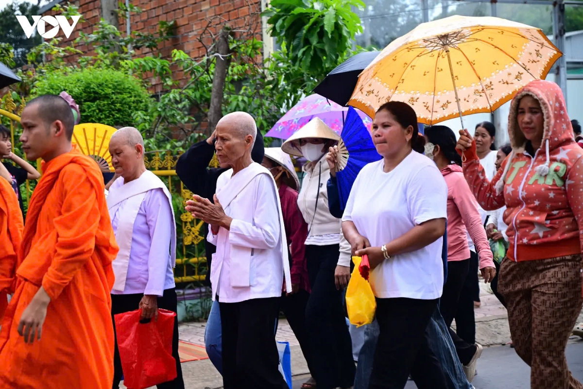 Doc dao le cau an bun komsan sroc cua dong bao khmer o vinh long hinh anh 16