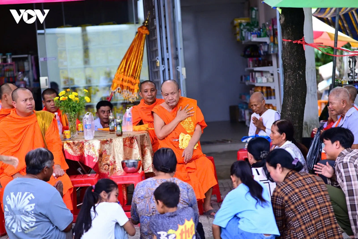 Doc dao le cau an bun komsan sroc cua dong bao khmer o vinh long hinh anh 15
