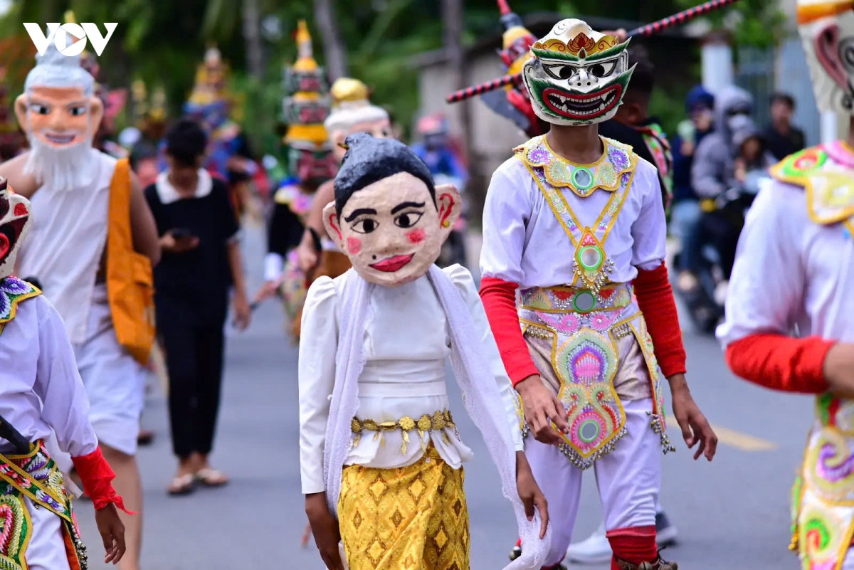 Doc dao le cau an bun komsan sroc cua dong bao khmer o vinh long hinh anh 9