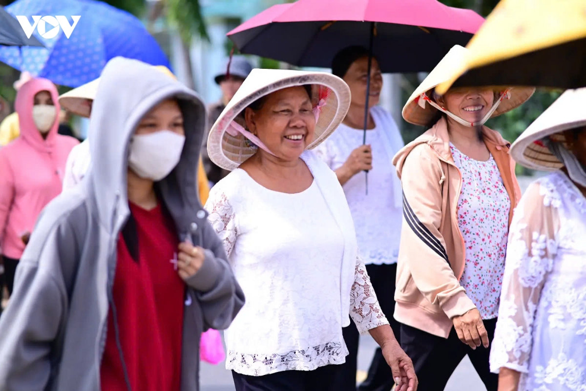 Doc dao le cau an bun komsan sroc cua dong bao khmer o vinh long hinh anh 11