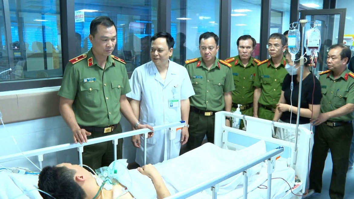 trung ta cong an bi dam trong thuong khi khong che doi tuong ma tuy hinh anh 2