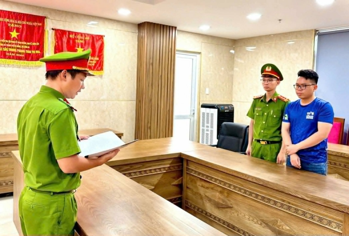 triệt phá đường dây bán sách ebook tiếng anh lậu, thu lợi hơn 1,5 tỷ đồng hình ảnh 2 triet pha duong day ban sach ebook tieng anh lau, thu loi hon 1,5 ty dong hinh anh 2