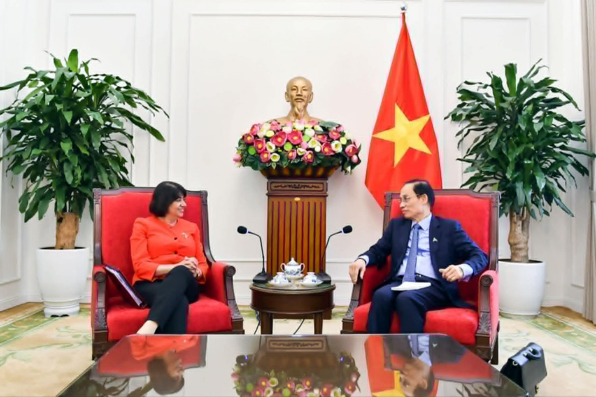 bộ trưởng bộ ngoại giao lê hoài trung tiếp quốc vụ khanh bộ ngoại giao anh hình ảnh 2 bo truong bo ngoai giao le hoai trung tiep quoc vu khanh bo ngoai giao anh hinh anh 2