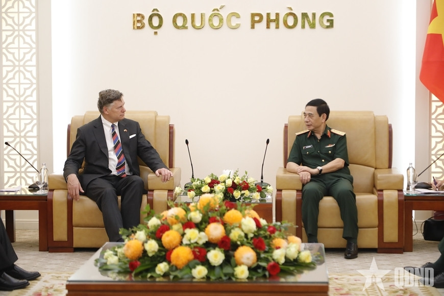 Đại tướng phan văn giang tiếp phó ngoại trưởng hoa kỳ christopher landau hình ảnh 2 Dai tuong phan van giang tiep pho ngoai truong hoa ky christopher landau hinh anh 2