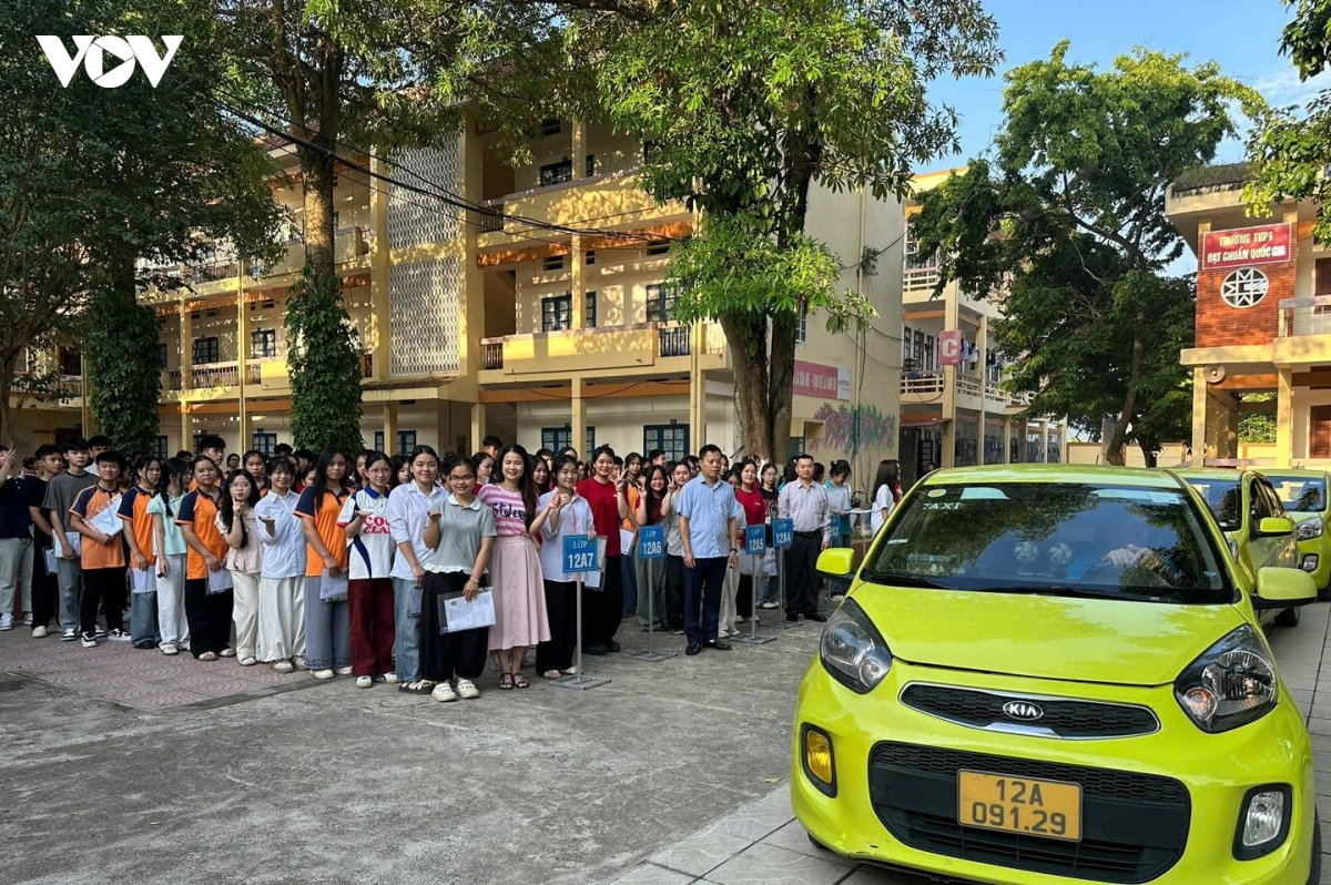 nồi cháo yêu thương tiếp sức các sĩ tử kỳ thi tốt nghiệp thpt 2026 hình ảnh 4 noi chao yeu thuong tiep suc cac si tu ky thi tot nghiep thpt 2026 hinh anh 4