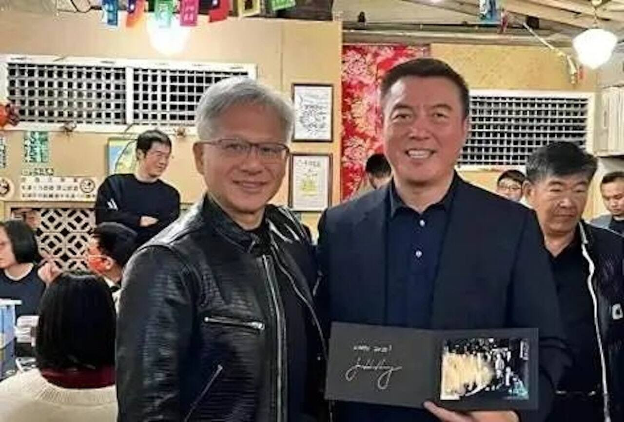 Ảnh chụp Chen Tao và Jensen Huang tại 