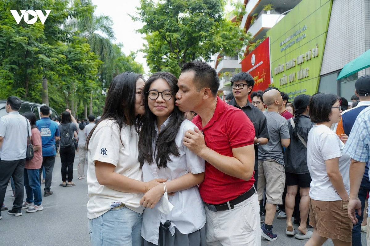 thi sinh phan khoi vi de ngu van vua suc, de cap nhung van de thoi su hinh anh 11
