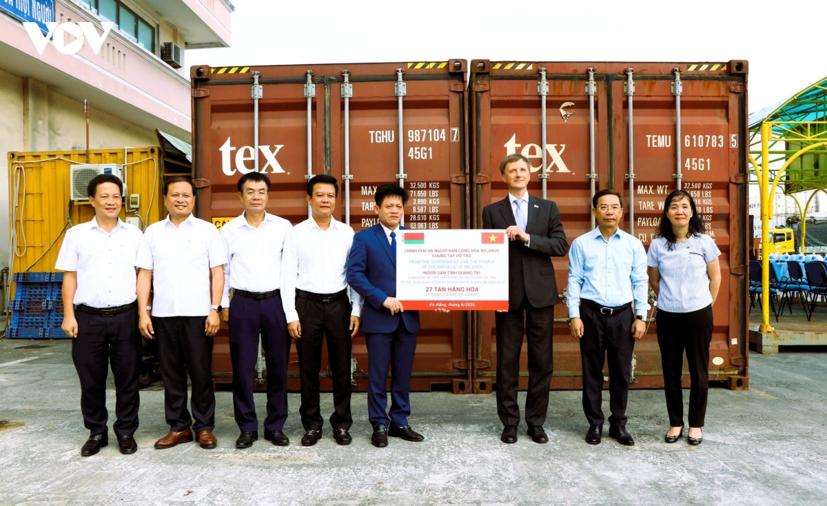 tiep nhan hon 27 tan hang vien tro cua belarus ho tro nguoi dan quang tri hinh anh 2