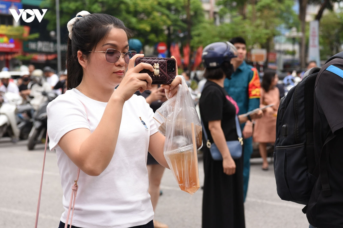 thi sinh phan khoi vi de ngu van vua suc, de cap nhung van de thoi su hinh anh 3