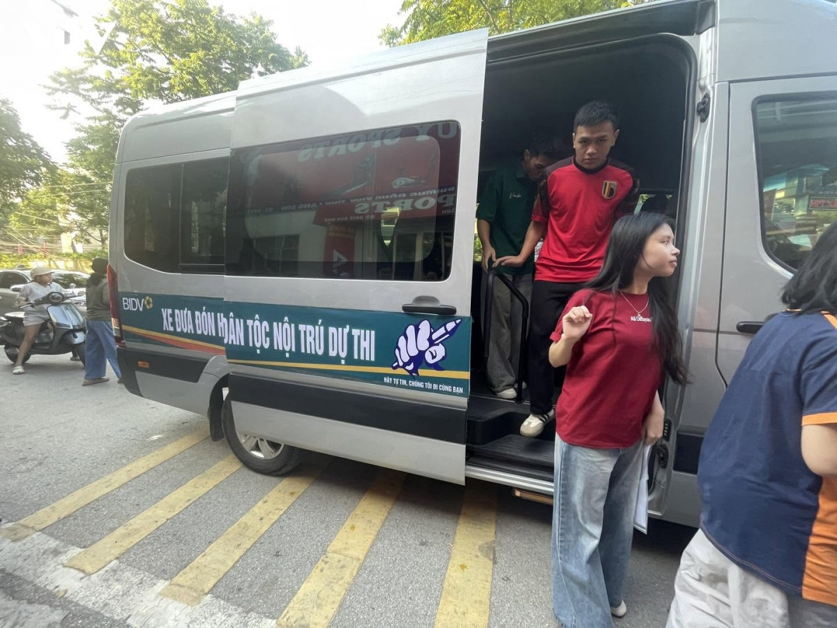 nồi cháo yêu thương tiếp sức các sĩ tử kỳ thi tốt nghiệp thpt 2026 hình ảnh 3 noi chao yeu thuong tiep suc cac si tu ky thi tot nghiep thpt 2026 hinh anh 3