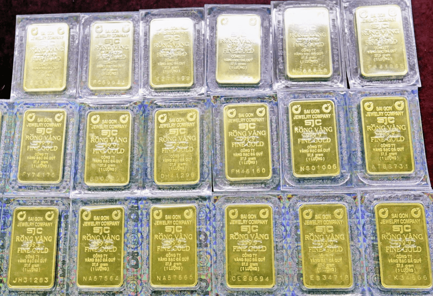 Mỗi lượng vàng miếng SJC đã mất 53,7 triệu đồng nếu tính từ đỉnh giá cao nhất gần 191 triệu đồng/lượng hồi đầu năm.